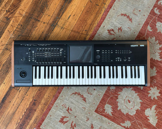 KORG Kronos 2 61-Key Workstation w/Gator Case