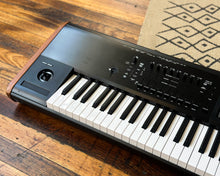 Load image into Gallery viewer, KORG Kronos 2 88 Key Music Workstation