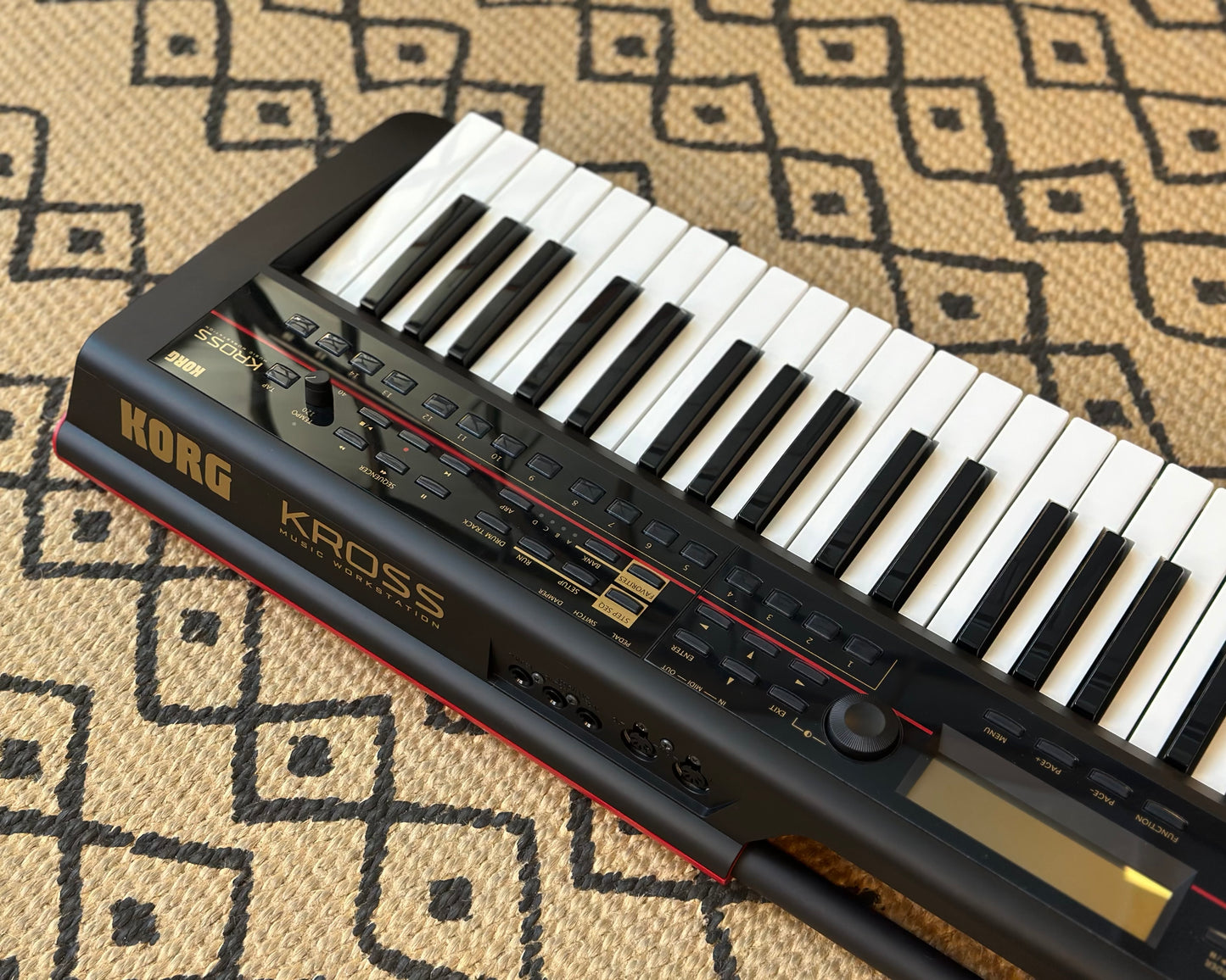 KORG Kross 61-Key Synthesizer Workstation
