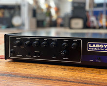 Load image into Gallery viewer, Lab Systems VP400 400 Watt Valve/Mosfet Bass Amplifier
