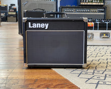 Load image into Gallery viewer, Laney VC15 15-Watt 1x10&quot; Valve Guitar Combo
