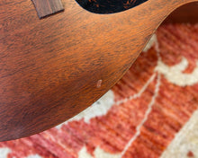 Load image into Gallery viewer, Martin 00-15M Mahogany w/ OSSC