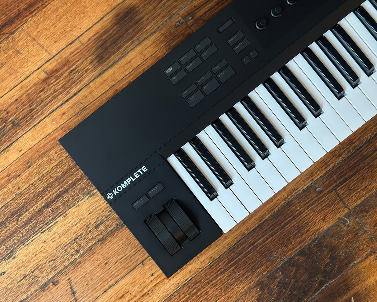 Native Instruments Kontrol A49 新品未開封品 Native Instruments (NI) KOMPLETE KONTROL A49 MIDIキーボード