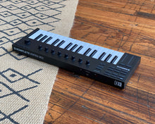 Load image into Gallery viewer, Native Instruments Komplete Kontrol M32