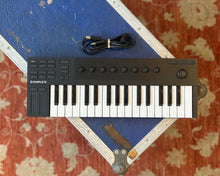 Load image into Gallery viewer, Native Instruments Maschine Mikro Mk3 Black