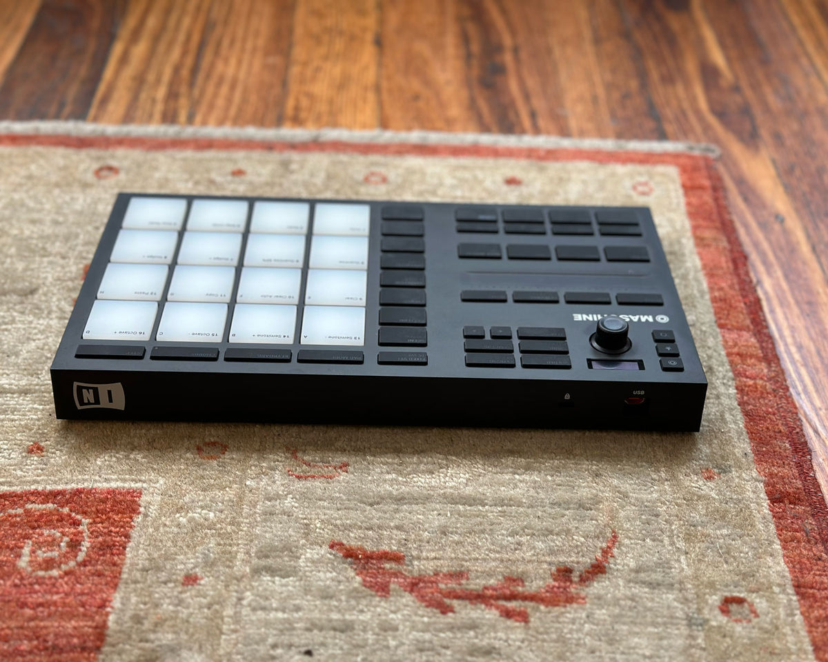 MASCHINEmikro mk3 decksaverライセンス、ソフトウェア付 Amazon.com: Decksaver Maschine MK3 Impact Resistant