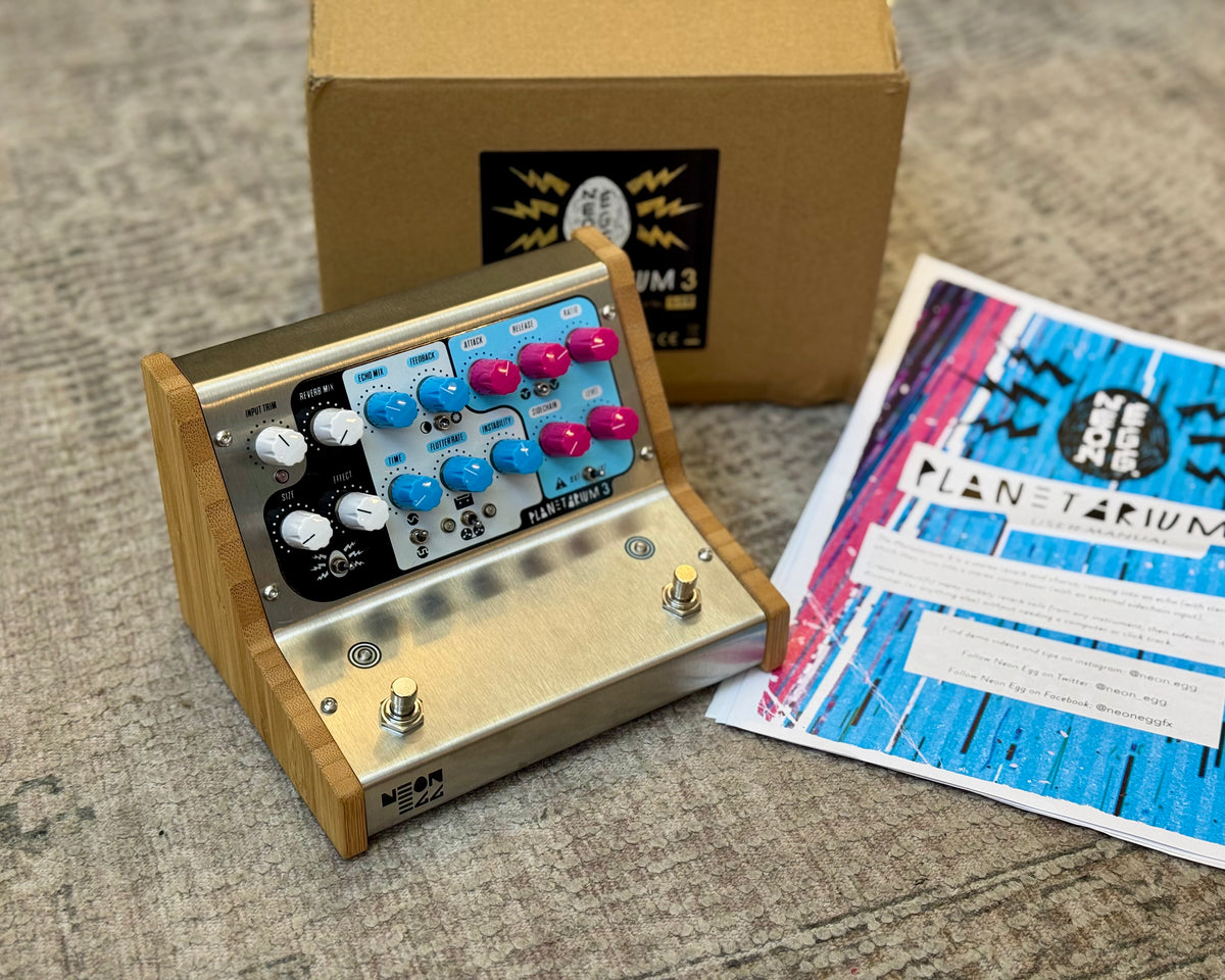 Neon Egg Planetarium 3 - Reverb / Chorus / Echo / Compressor