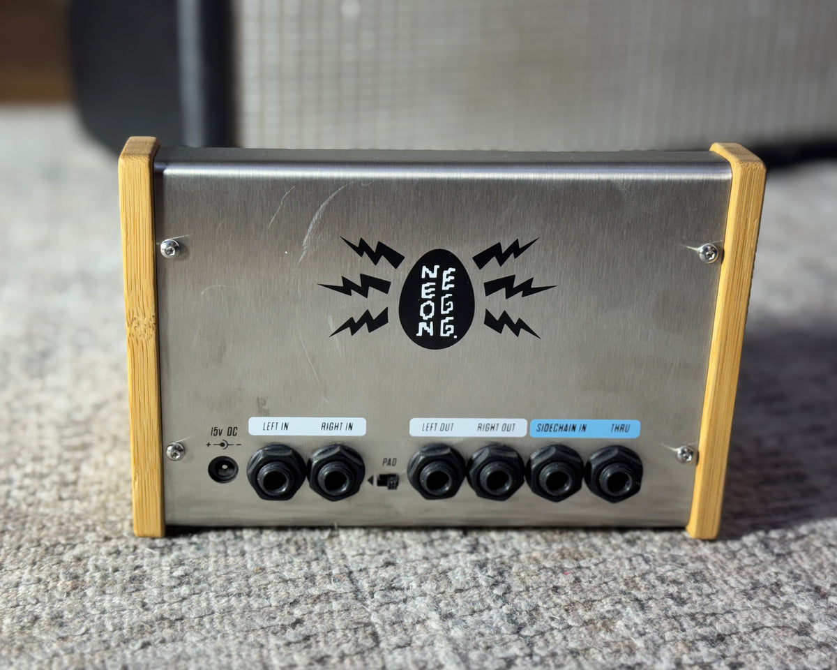 Neon Egg Planetarium 3 - Reverb / Chorus / Echo / Compressor