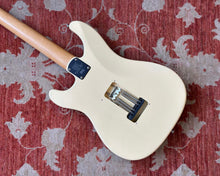 Load image into Gallery viewer, Paul Reed Smith SE Silver Sky