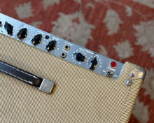 Load image into Gallery viewer, Peavey Delta Blues 115