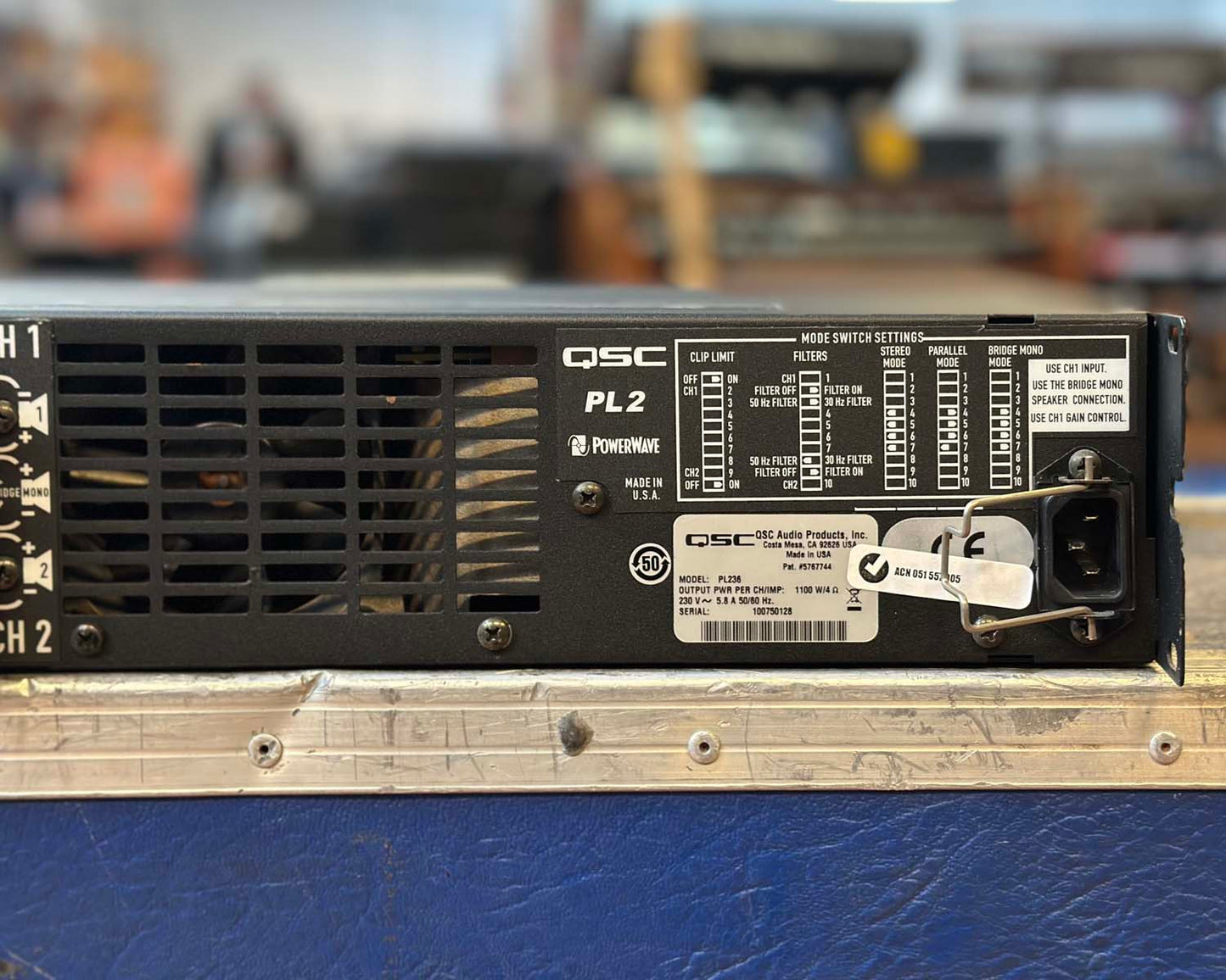 QSC PL236 PowerLight 2 3600 Watt Dual Channel Professional Amplifier