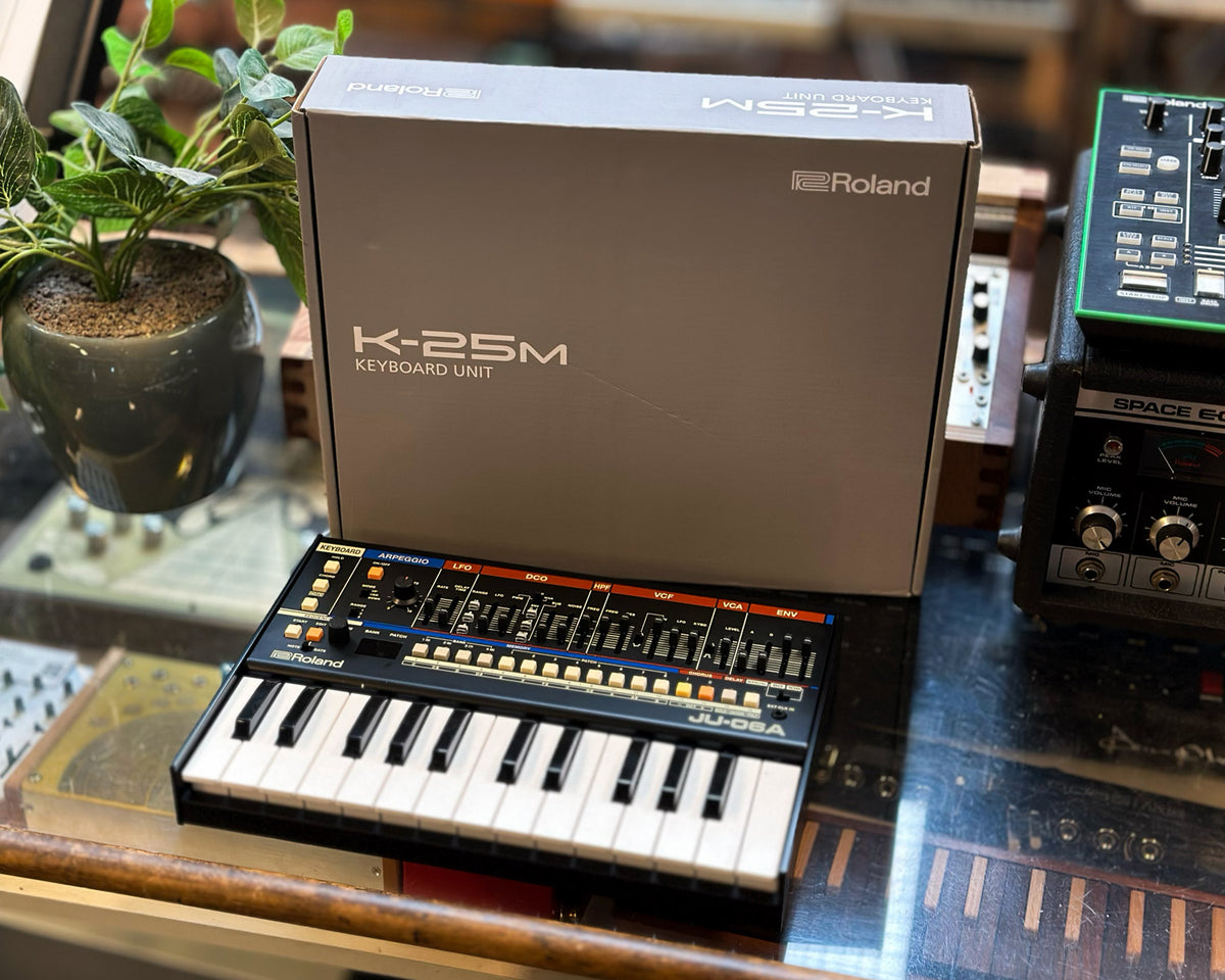 Roland_JU-06A_with_K-