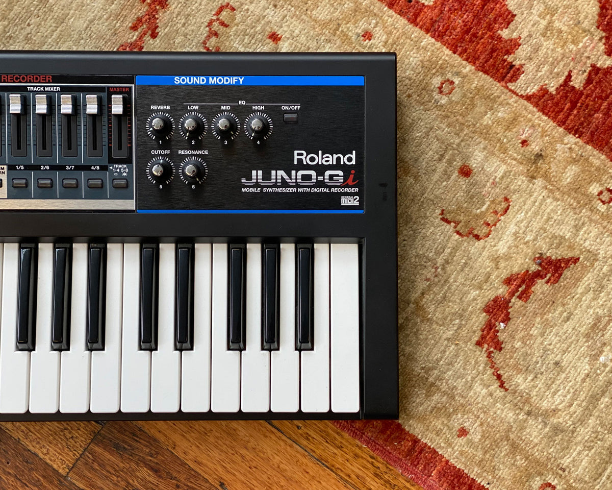 中古】Roland ローランド / JUNO-Gi Mobile Synthesizer with Digital 何気なく Recorder  【福岡パルコ店】