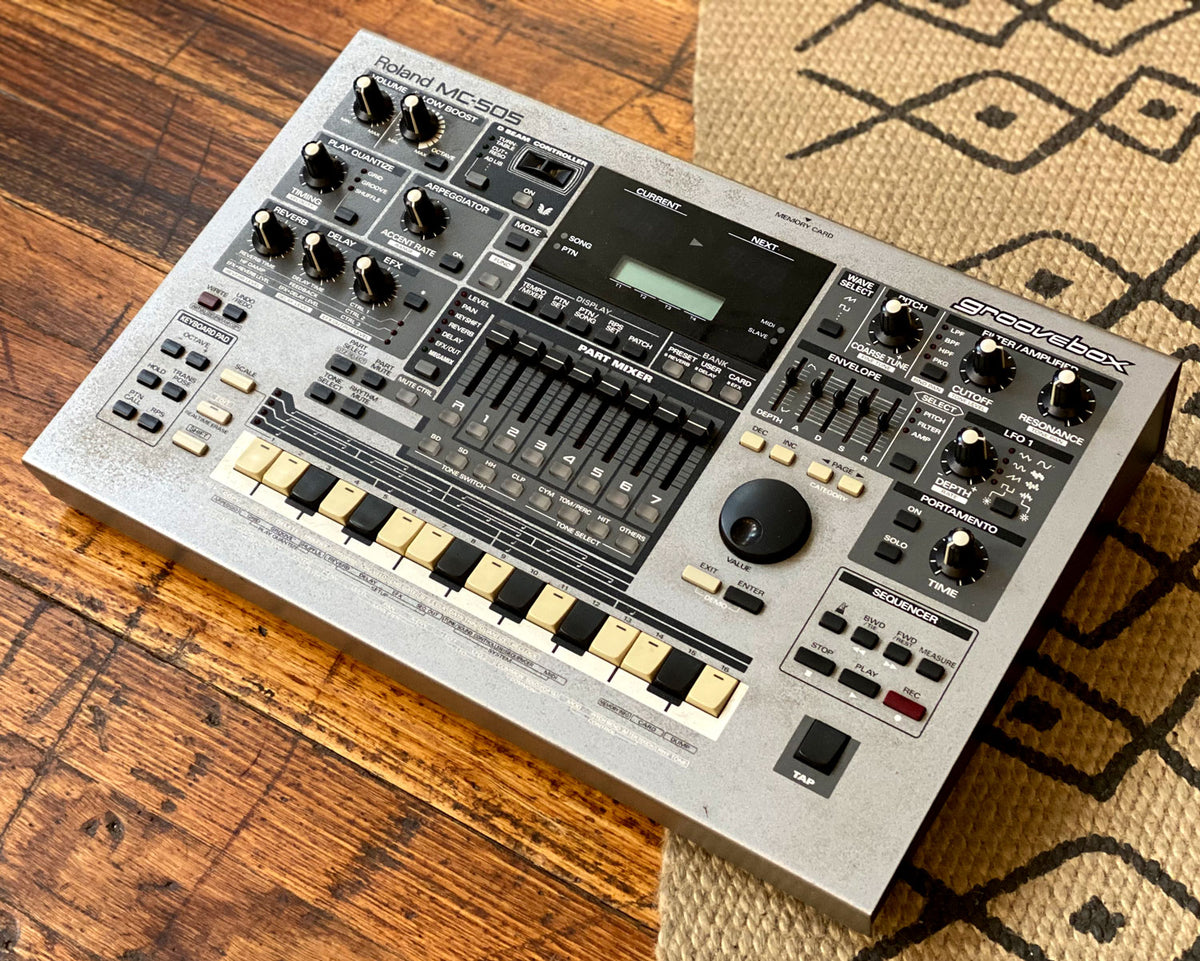 Roland MC-505 白く groovebox