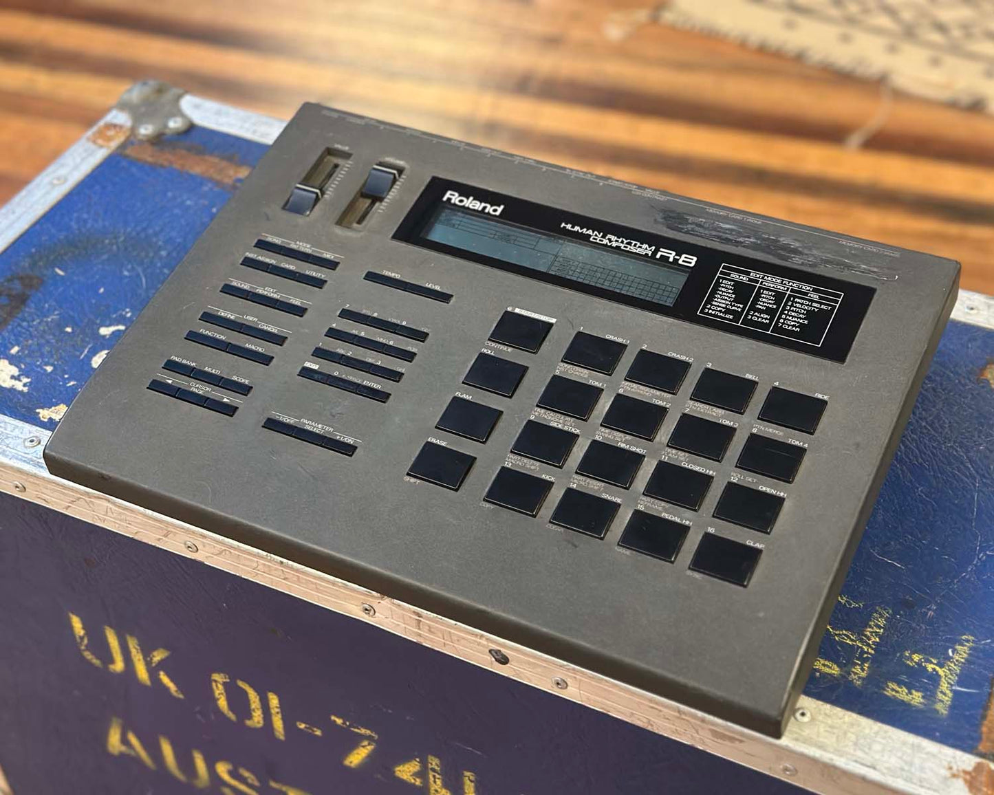 Roland R-8 Human Rhythm Composer
