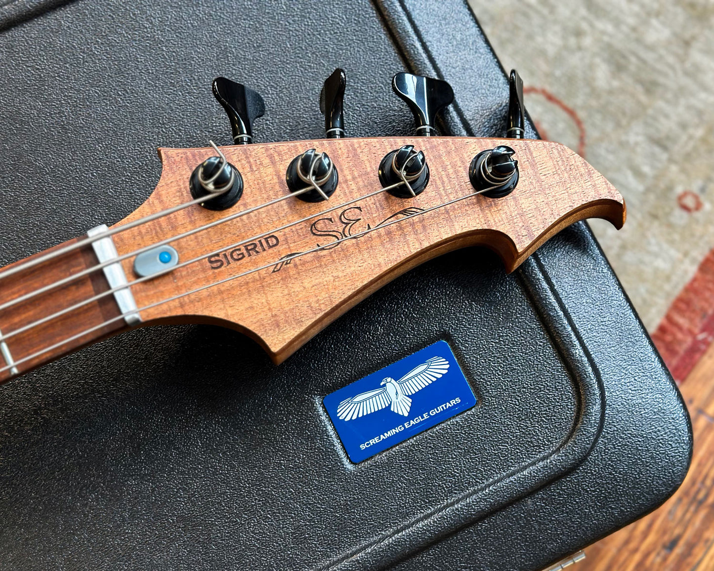 Screaming Eagle Guitars Sigrid Bass