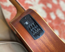 Load image into Gallery viewer, Taylor Academy 10e