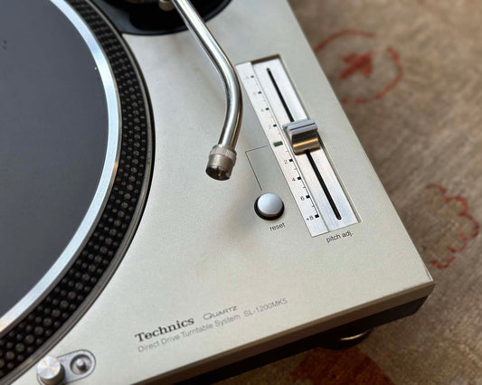 Technics SL-1200 MK5