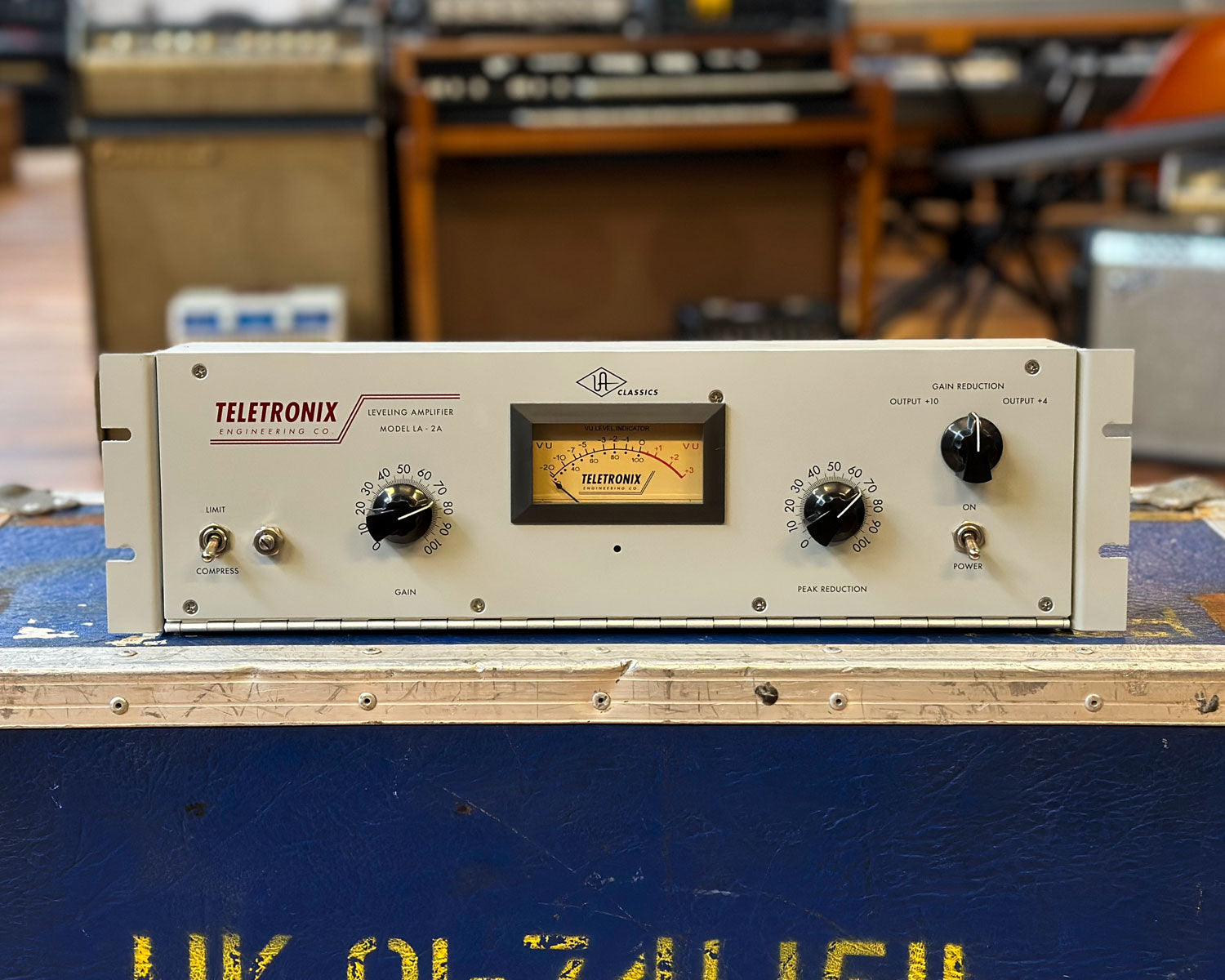 Universal Audio LA-2A Classic Levelling Amplifier – Found Sound
