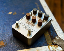 Load image into Gallery viewer, Universal Audio OX Stomp Dynamic Speaker Emulator