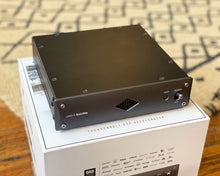 Load image into Gallery viewer, Universal Audio UAD-2 Satellite Thunderbolt 3 OCTO Core