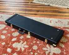 Load image into Gallery viewer, V-Case 3/4 Size Short Scale Bass Case Rectangular - Black