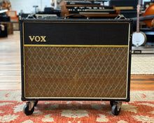 Load image into Gallery viewer, VOX AC30CC2 Custom Classic 30 Watt 2x12" Valve Combo Amplifier Loaded with Celestion Greenbacks