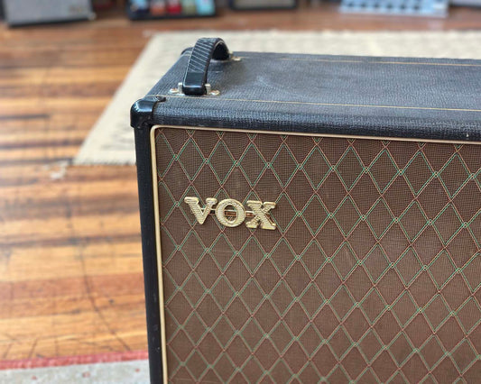 VOX V212BN Guitar Cabinet - Celestion Blue