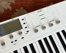 Load image into Gallery viewer, Waldorf Blofeld 49-Keyboard - White w/ Flight Case