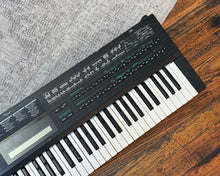 Load image into Gallery viewer, YAMAHA DX7-II D Digital Programmable Algorithm Keyboard Synthesizer