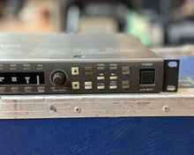 Load image into Gallery viewer, YAMAHA FX900 Digital Multi-Effects Processor