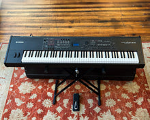 Load image into Gallery viewer, YAMAHA S90 XS 88-Key Synthesizer Stage Piano