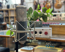 Load image into Gallery viewer, sE Electronics Z5600a II - Multi Pattern Tube Condenser w/ Preamp & Case