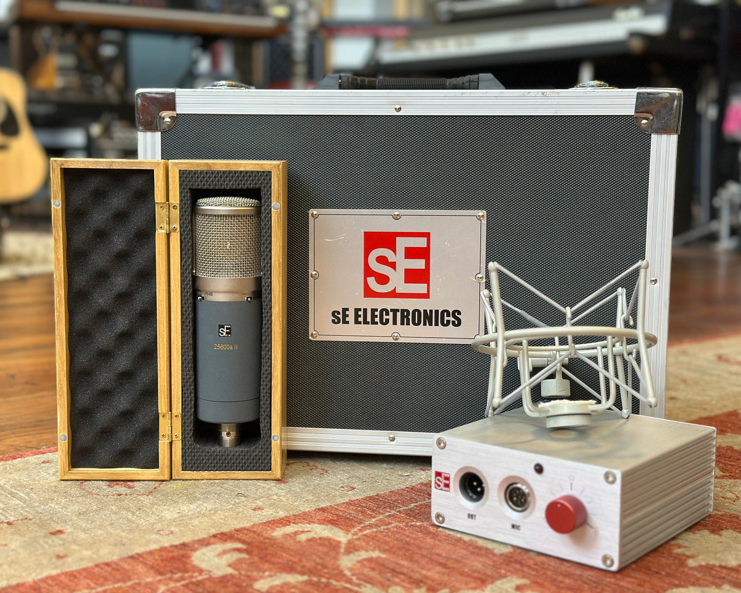 sE Electronics Z5600a II - Multi Pattern Tube Condenser w/ Preamp & Case