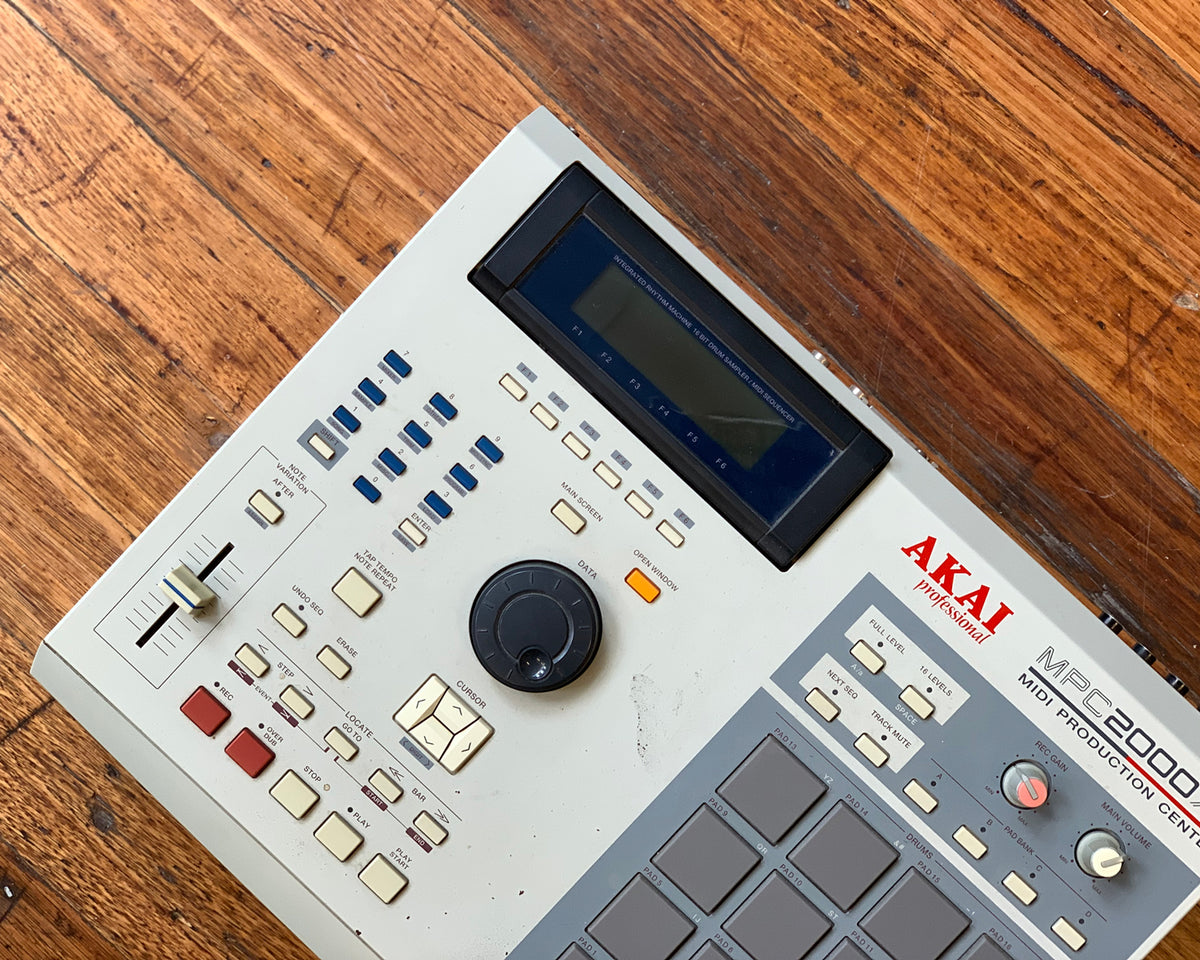 AKAI MPC2000XL MIDIプロダクションセンター AKAI MPC2000XL MIDIプロダクションセンター