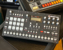 Load image into Gallery viewer, Elektron Analog Rytm MKI w/ Decksaver