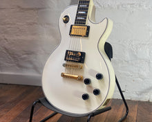 Load image into Gallery viewer, '00 Gibson Les Paul Custom - Alpine White w/ OSHC - Steve Jones-style πΊπΈ