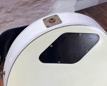 Load image into Gallery viewer, '00 Gibson Les Paul Custom - Alpine White w/ OSHC - Steve Jones-style πΊπΈ