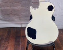 Load image into Gallery viewer, '00 Gibson Les Paul Custom - Alpine White w/ OSHC - Steve Jones-style πΊπΈ