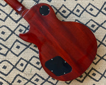 Load image into Gallery viewer, '06 Gibson Les Paul Standard Premium Plus - Faded Honey Burst 🍯