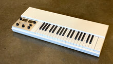 Load image into Gallery viewer, Mellotron M4000D MINI