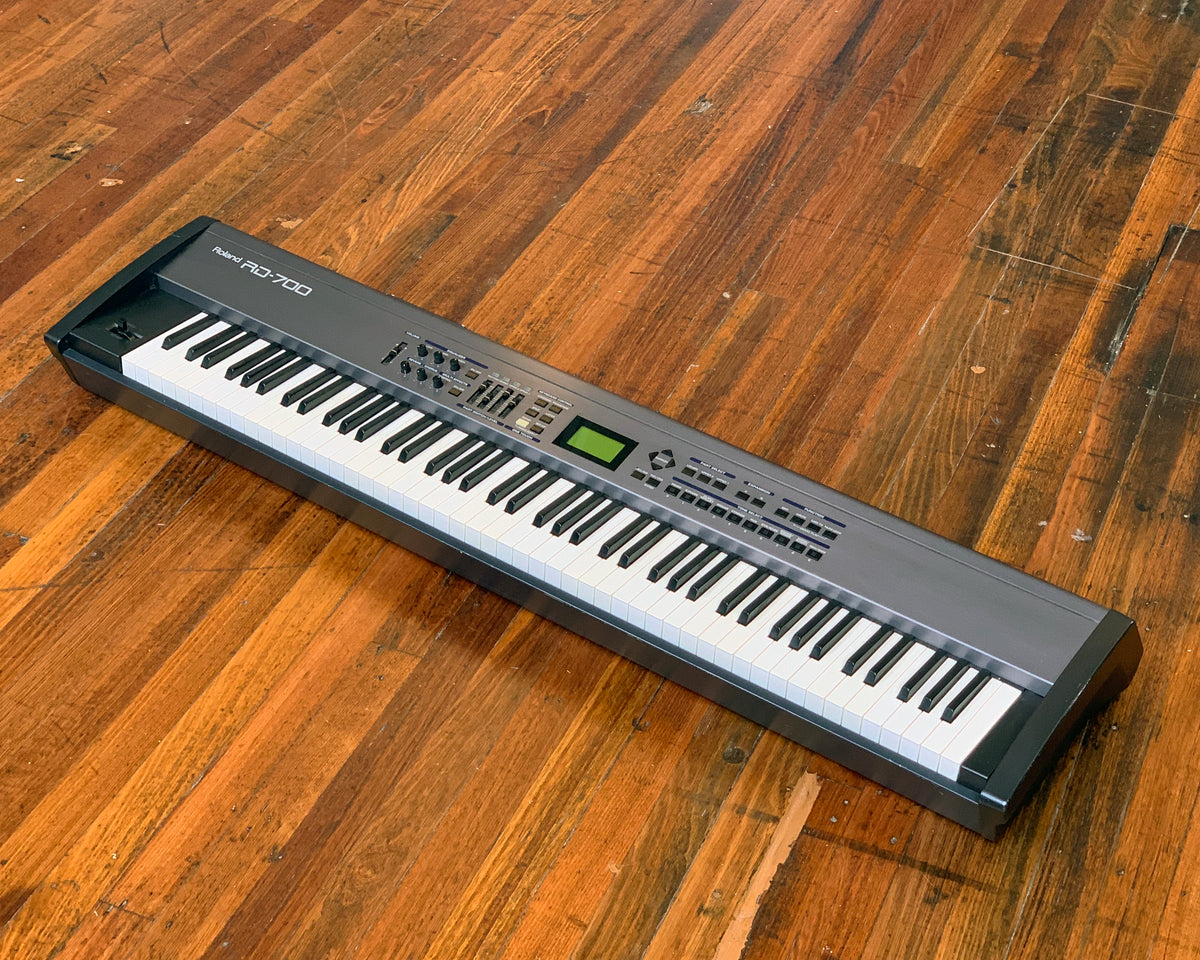 Roland RD 700 Digital Stage Piano