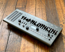 Load image into Gallery viewer, Roland SH-01A