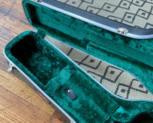 Load image into Gallery viewer, SKB 1SKB-8 Dreadnought Acoustic Case