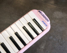 Load image into Gallery viewer, Suzuki Study 32 Key Alto Melodica - Pink
