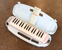 Load image into Gallery viewer, Suzuki Study 32 Key Alto Melodica - Pink
