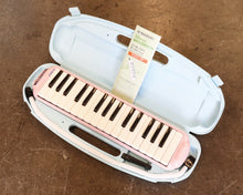 Load image into Gallery viewer, Suzuki Study 32 Key Alto Melodica - Pink