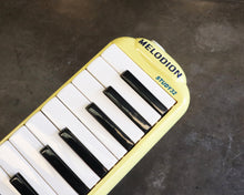 Load image into Gallery viewer, Suzuki Study 32 Key Alto Melodica - Yellow