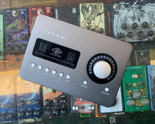 Load image into Gallery viewer, Universal Audio Arrow