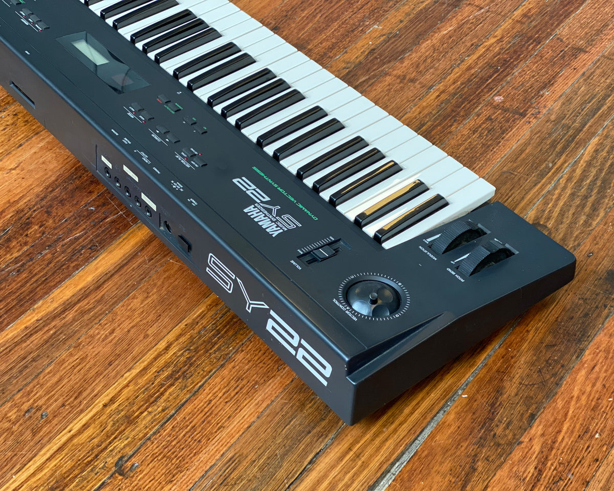 Yamaha SY22 ダイナミックベクターシンセ　FMシンセサイザー Yamaha SY22 Vector Synthesis - YouTube